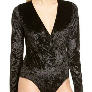 NWT Trouve velvet black V-neck body suit size S (130)